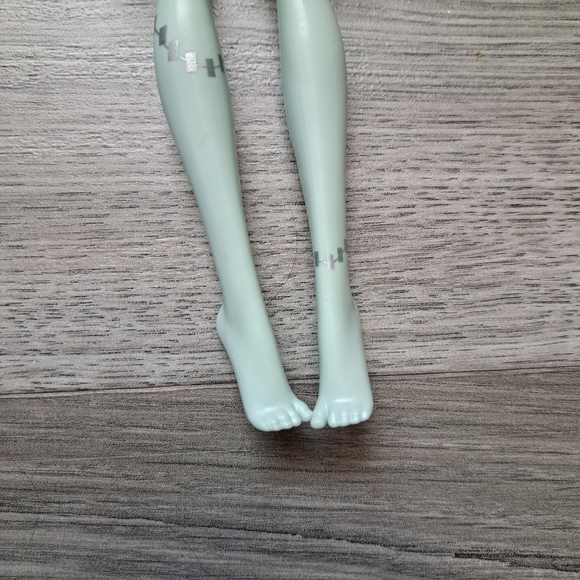 Monster High Classrooms Frankie Stein Doll - Picture 5 of 7